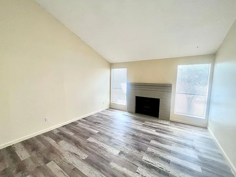 874 Baltic Ave SE — Photo 13