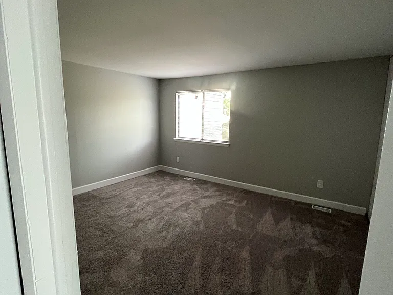 Meadowview Court Apartments — Photo 10