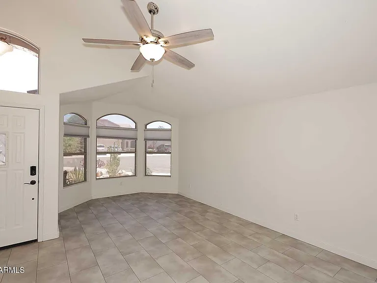 4517 E Melinda Ln — Photo 15