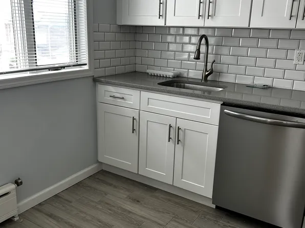 (undisclosed Address), Rockaway Park, NY 11694