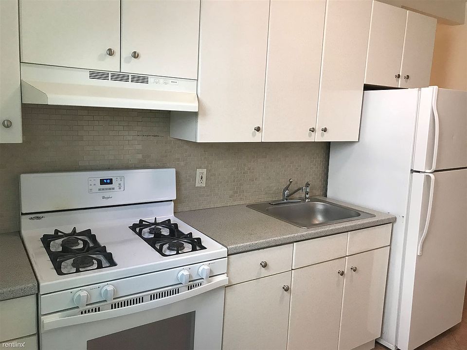 72 Ave U 3FR kitchen cabinets