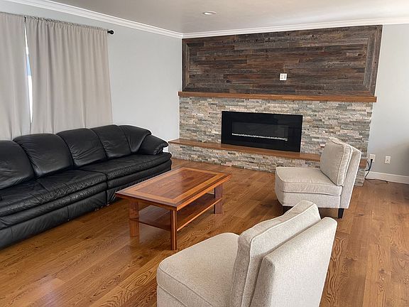 3rd image of 3006 Chestnut Hill Dr