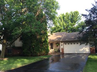 7091 Pimlico Ln, Chanhassen, MN 55317