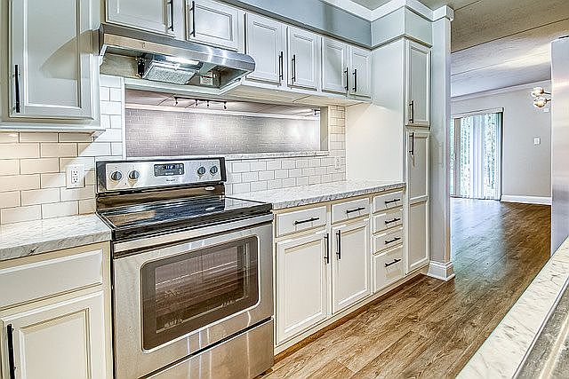 1st image of 400 Berlin Dr