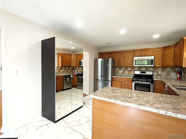 441 Riverwalk Dr — Photo 5