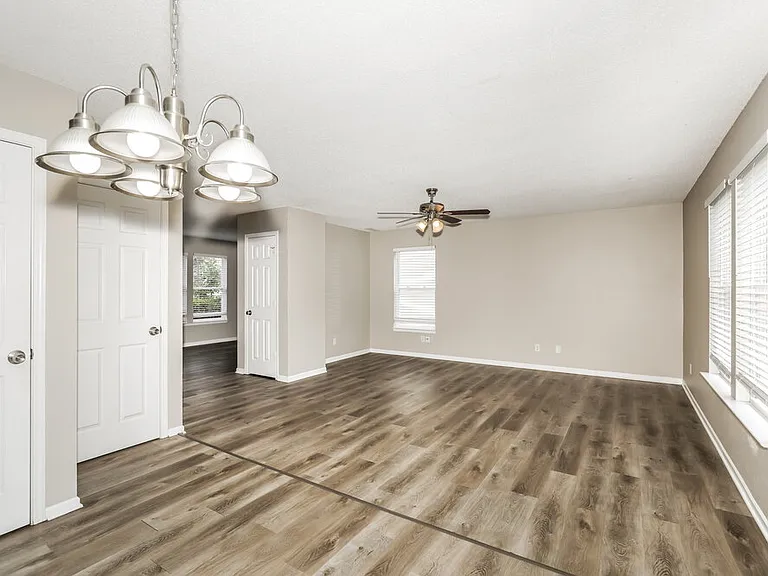 10301 Kensington Way — Photo 9