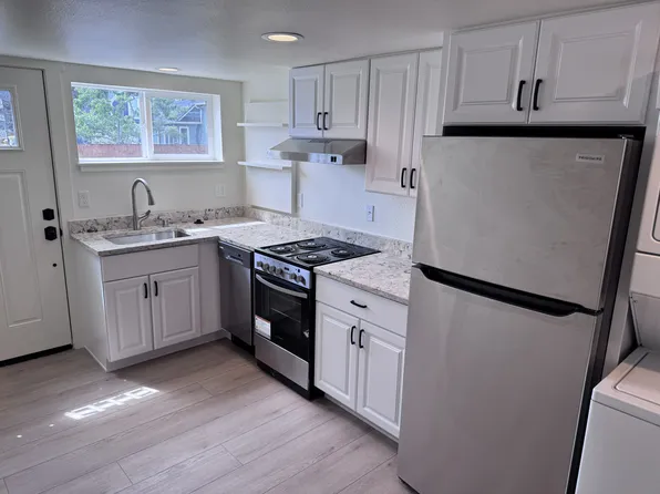 1008 Jenkins St, Bellingham, WA 98225