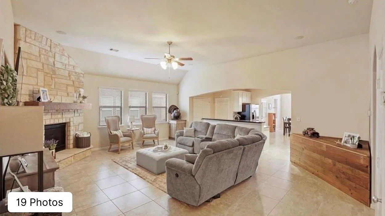 4 bed, 2.0 bath, 2131 sqft, $2,150 — Photo 3