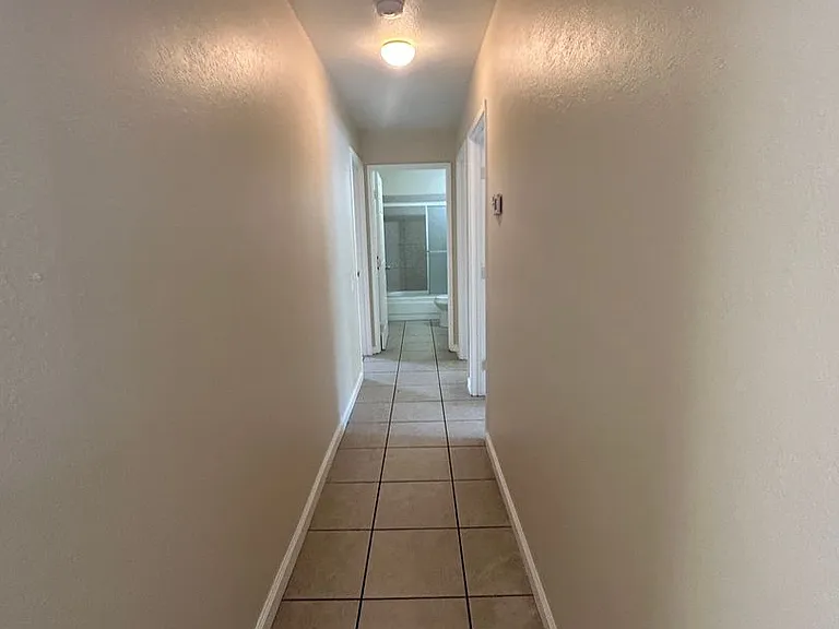 2104 Sharon Way — Photo 8