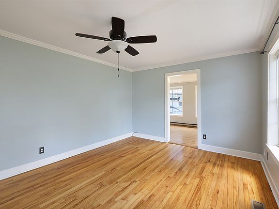 5th image of 647 Cheryl Ave