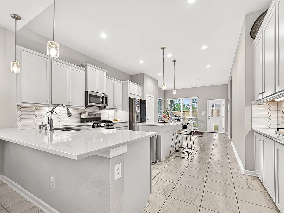 305 Rise Ln