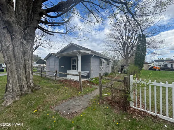 610 7th St, Matamoras, PA 18336