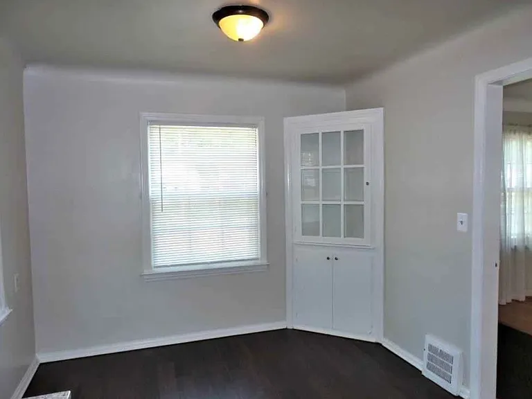 19104 Kenosha St — Photo 6