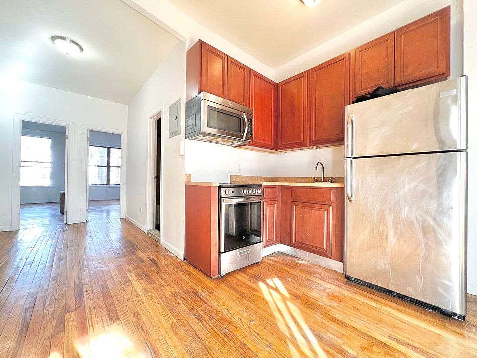 1st image of 851 Lincoln Pl APT 3