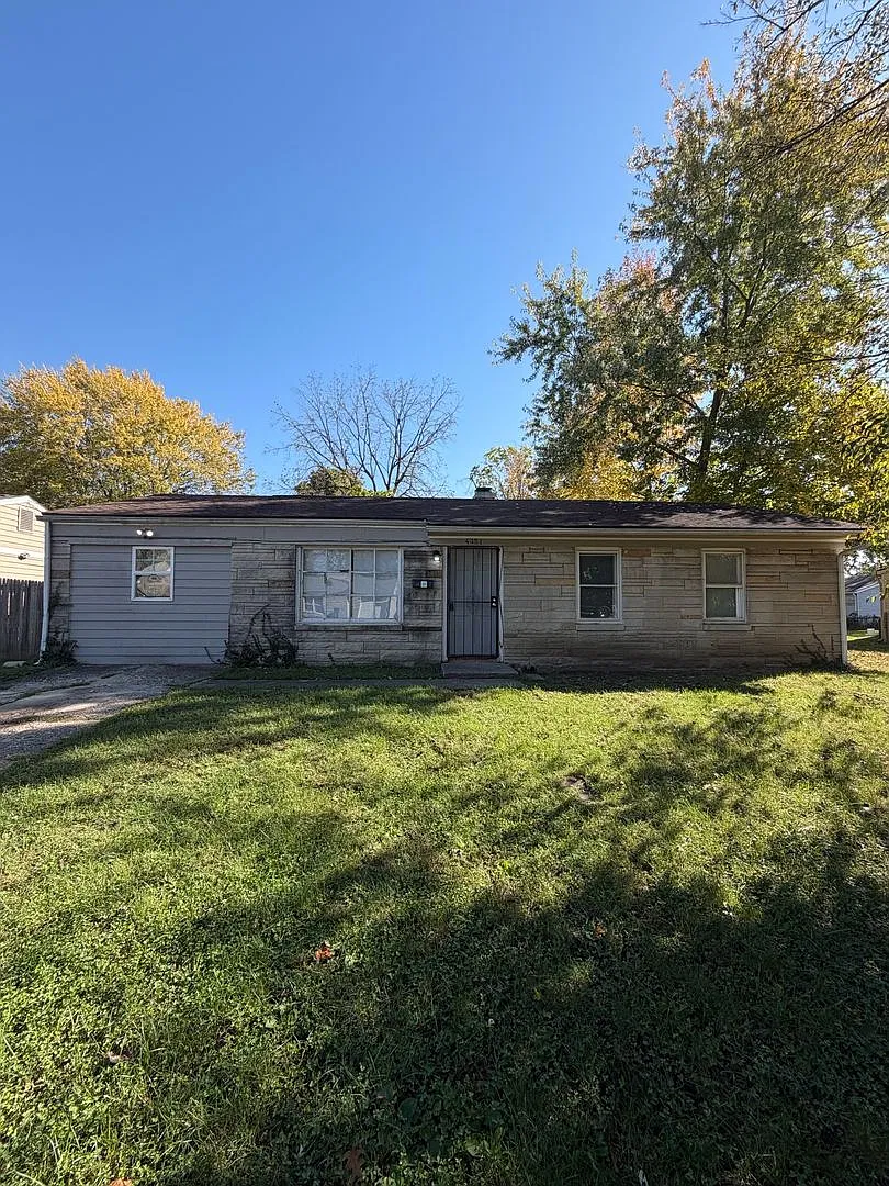 3 Bedroom with 2 Full Baths — Photo 1
