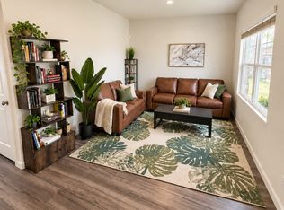 2 Glen Crossing Rd, Edgecliff Village, TX 76134