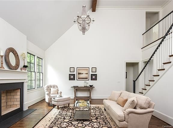 5th image of 4003 Sherbrooke Dr