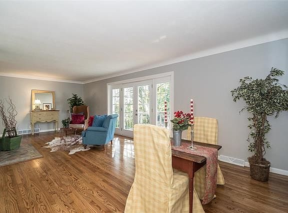 5th image of 24 Grand Circle Dr