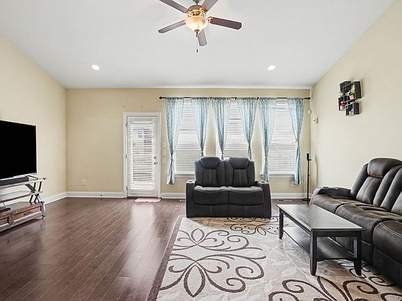 3rd image of 1621 Southhampton Way