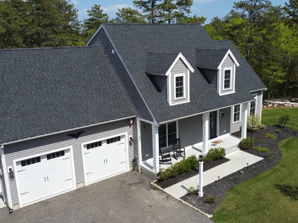 2 Seabiscuit Dr, Plymouth, MA 02360