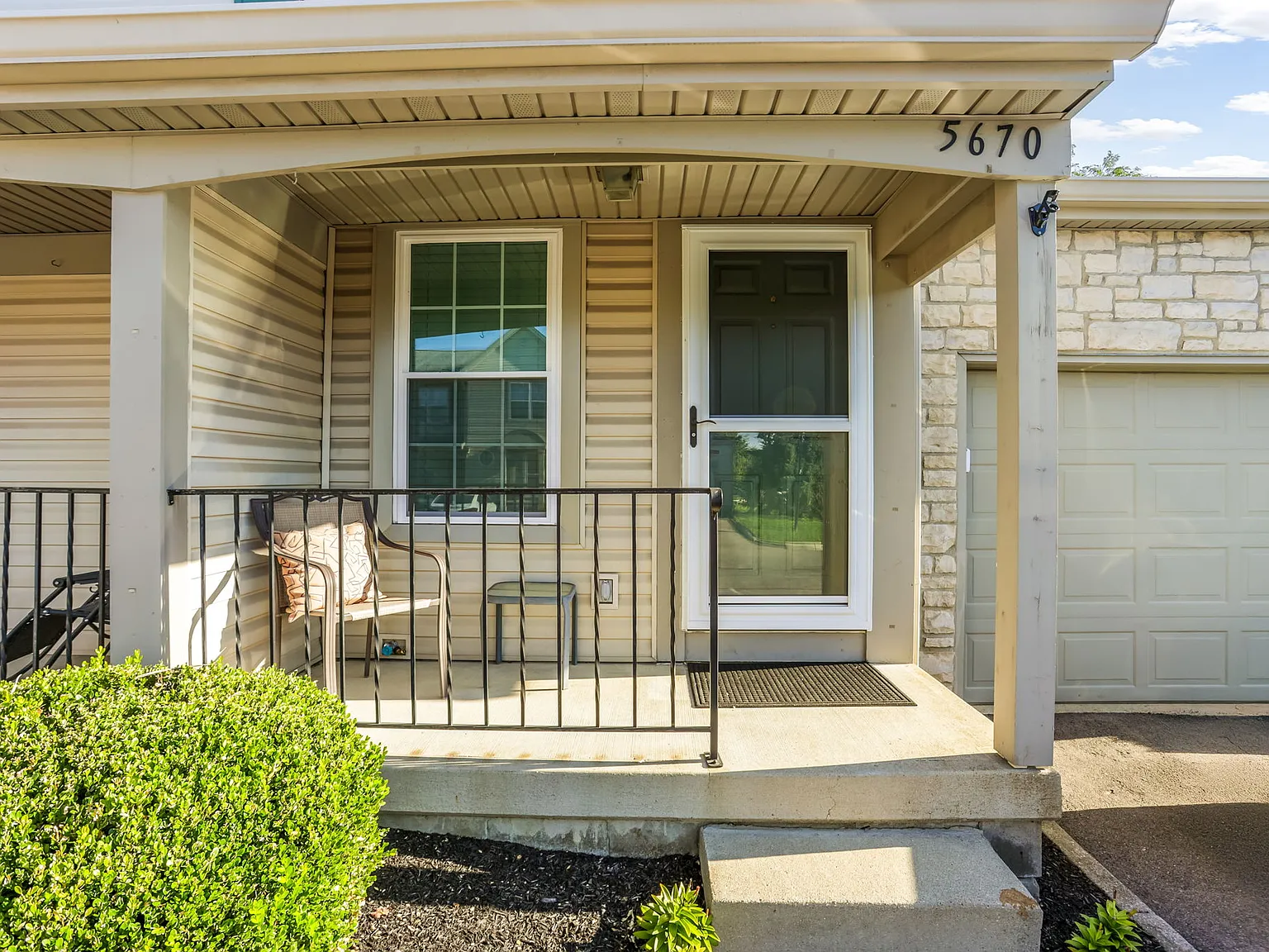 2 bed, 2.5 bath, 1209 sqft, $1,995 — Photo 3