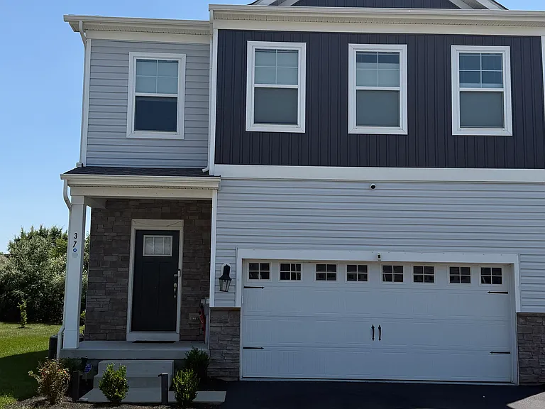 37 Hummingbird Ln — Photo 1