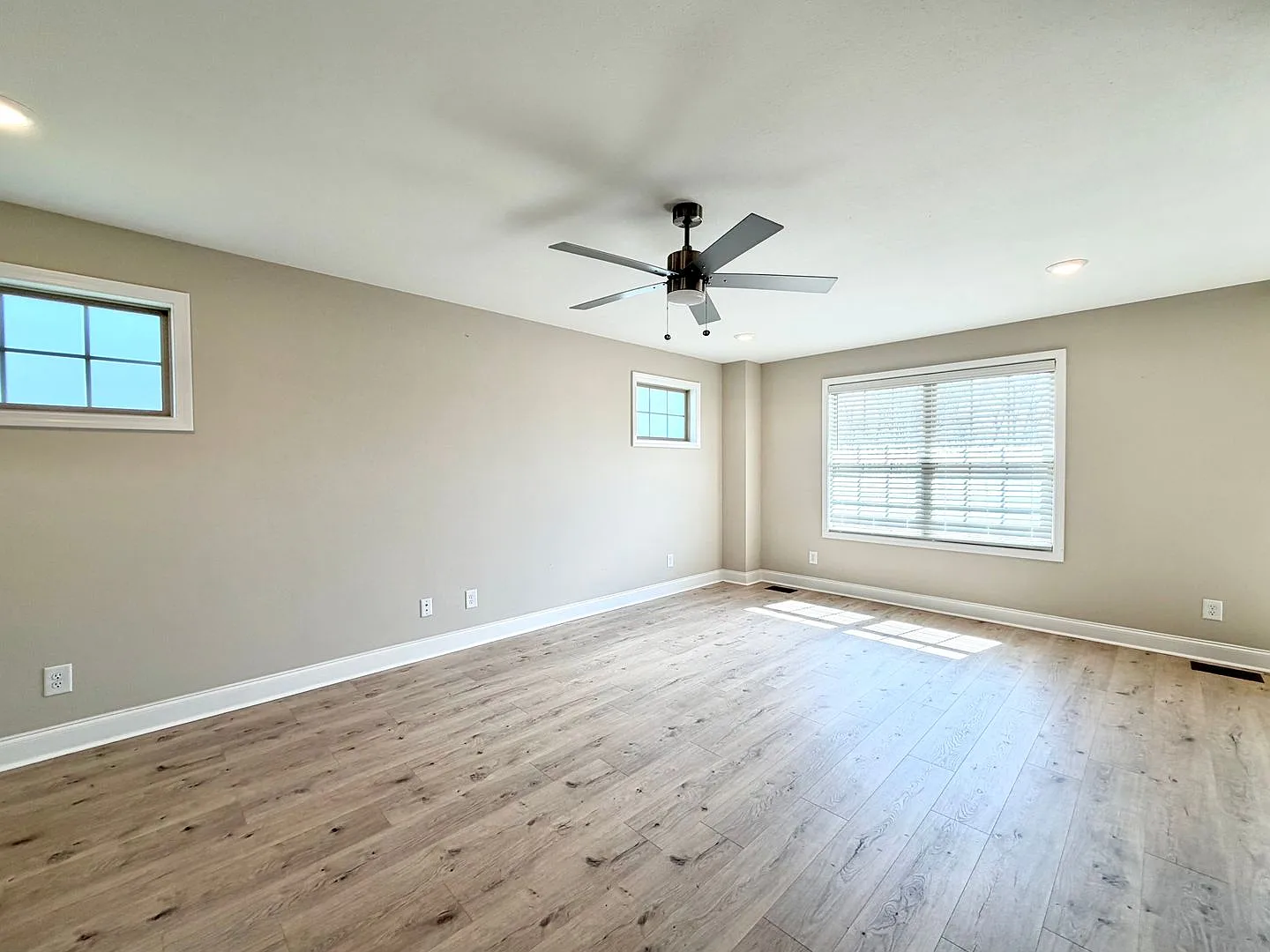 2662 Scott Dr — Photo 4