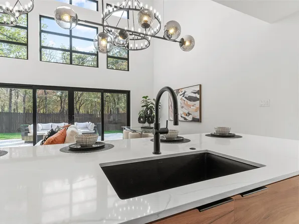 3095 Tall Oaks Ct, Corinth, TX 76210