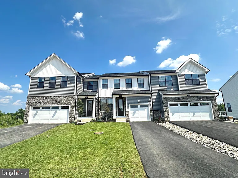 332 Aspen Way — Photo 1