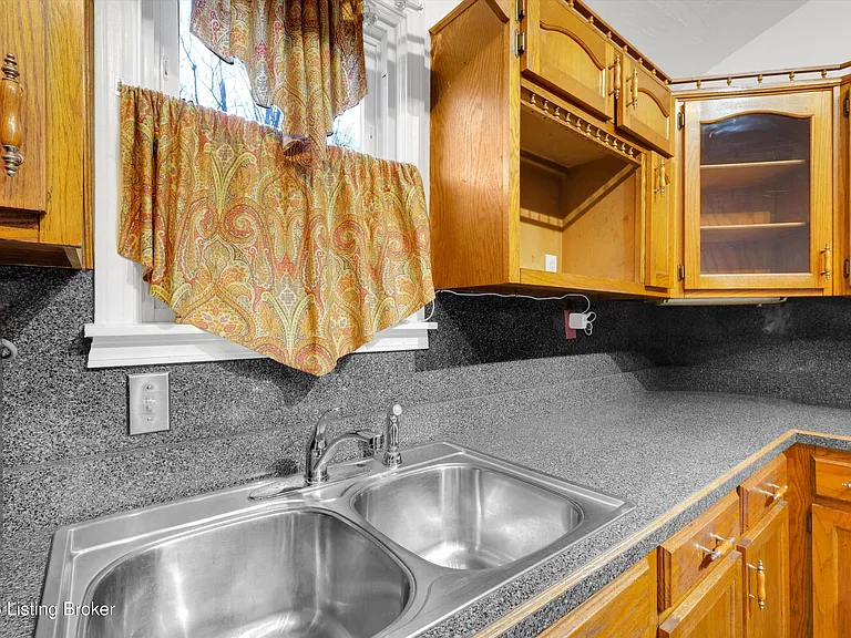 3534 Algonquin Pkwy — Photo 22