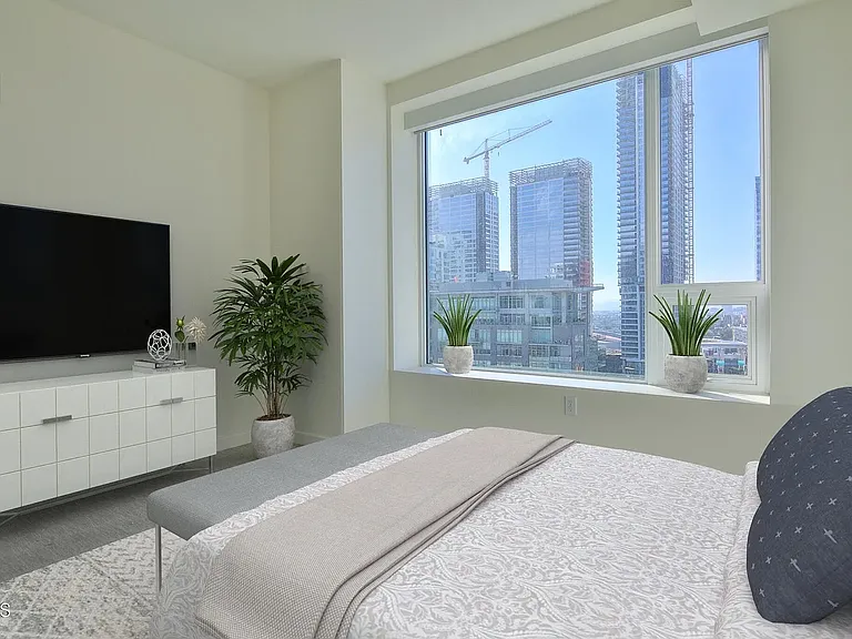 1050 S Grand Ave #2001 — Photo 10