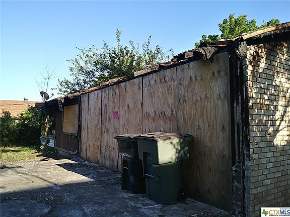 3rd image of 2106 Shoemaker Dr