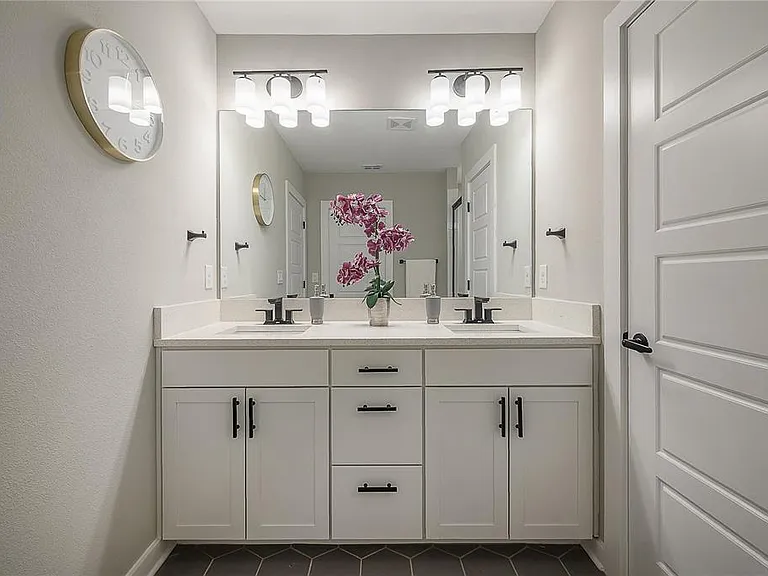 4402 W Gray St #1 — Photo 45