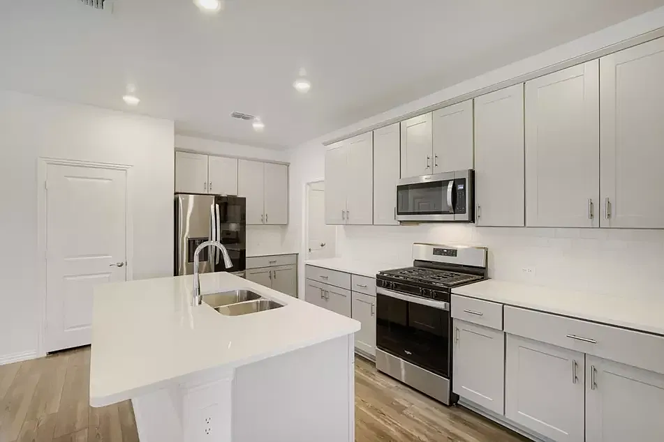 4 bed, 2255 sqft, $2,725 — Photo 4