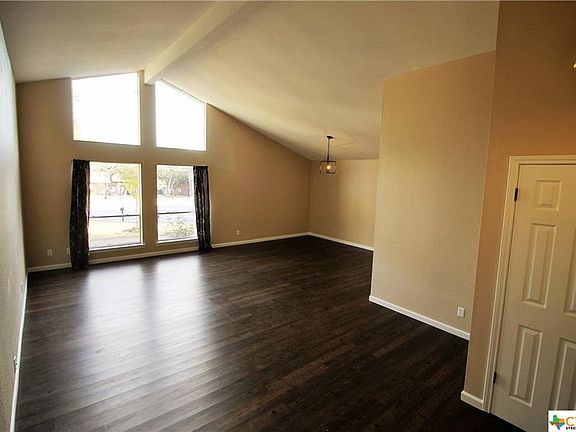 5th image of 1202 Holly Ct