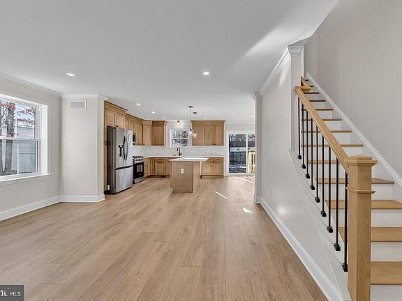 2nd image of 51 E Spring St