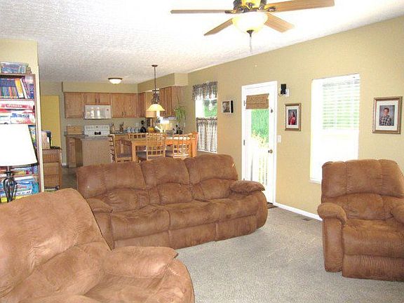 5th image of 425 Highbanks Valley Ct