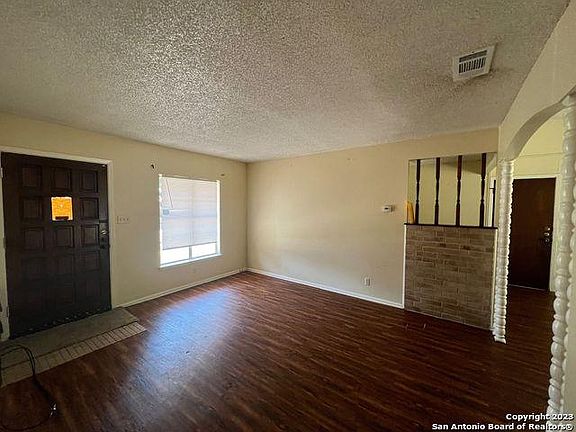 2nd image of 10834 Edgecrest Dr