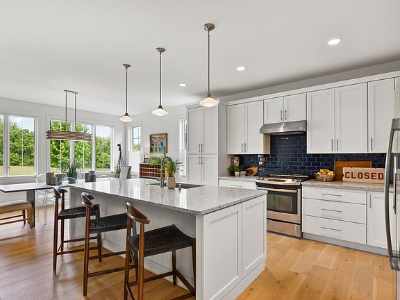 3rd image of 9024 Royal Oaks Cir