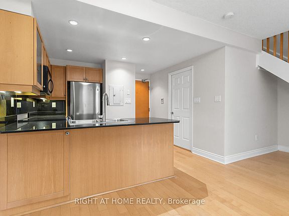4th image of 80 Cumberland St #1705