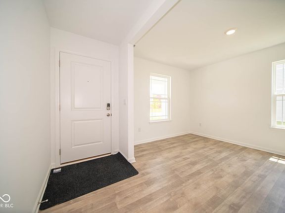 5th image of 2315 Larkspur Ln