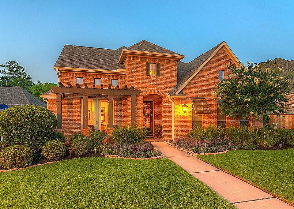 Welcome to 18710 Arlan Lake Drive in Lakes of Cypress Forest!
