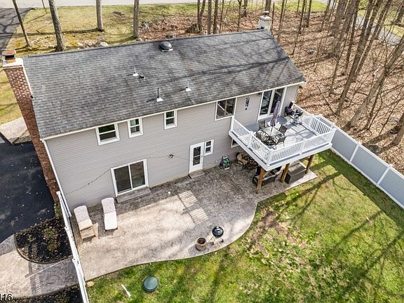 3rd image of 51 Brookwood Rd