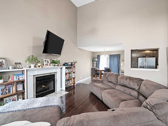 3rd image of 1625 Broad Cir