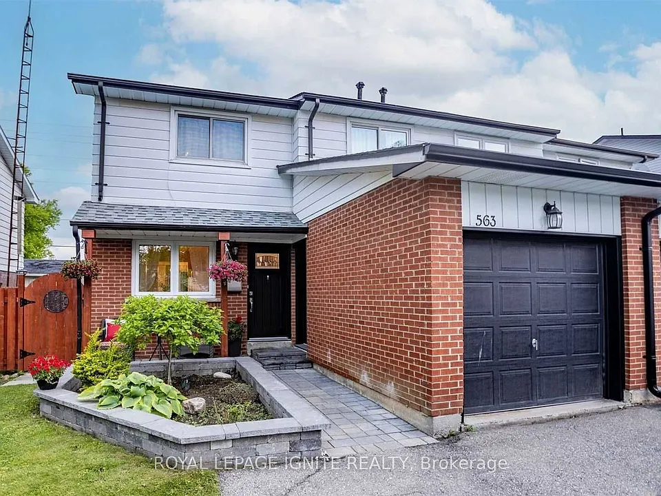 563 Berwick Cres