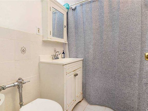 2nd image of 112-24 Northern Blvd APT 5B