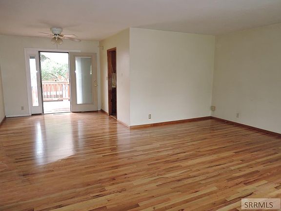 3rd image of 1546 Halsey St