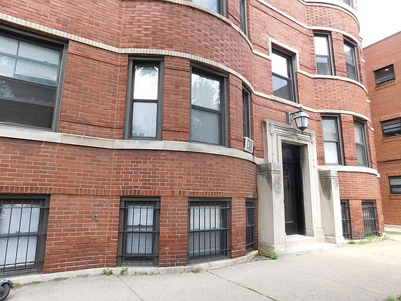 2nd image of 3116 W Logan Blvd APT Gdn