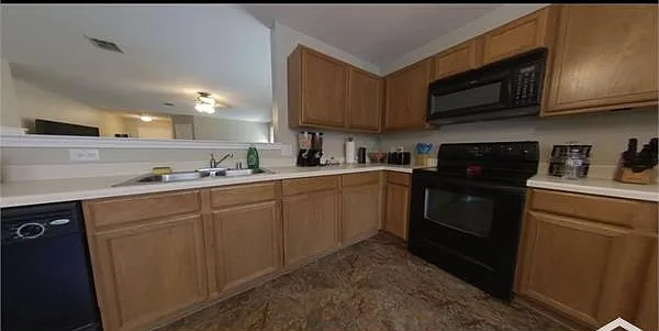 3 bed, 1640 sqft, $2,500 — Photo 3