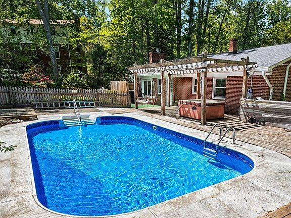 2nd image of 110 Braehead Dr